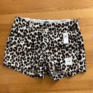 Old navy mid rise leopard shorts